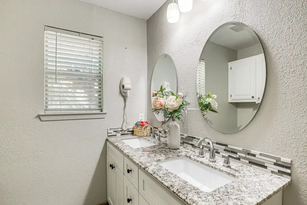 Hike, Fish & Golf: Home w/ Patio in Greenville