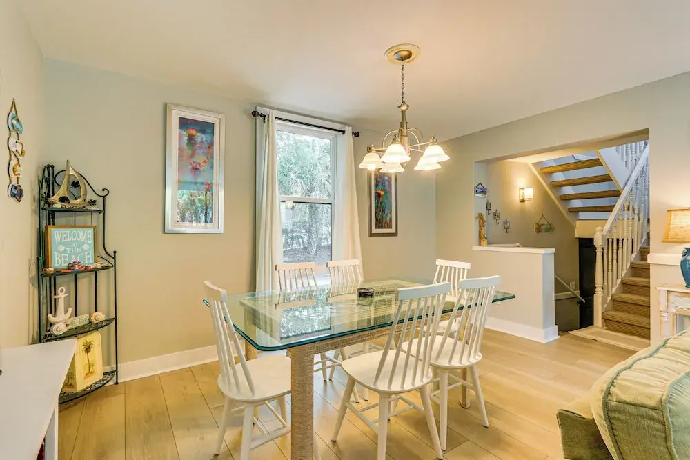 Walk to Beach: Coligny Gem w/ Community Perks