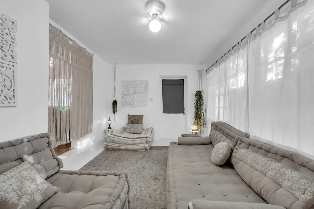 Hipster Upper Buenavista House