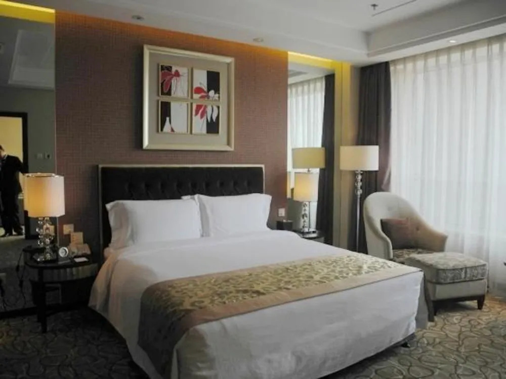 Yulong International Hotel