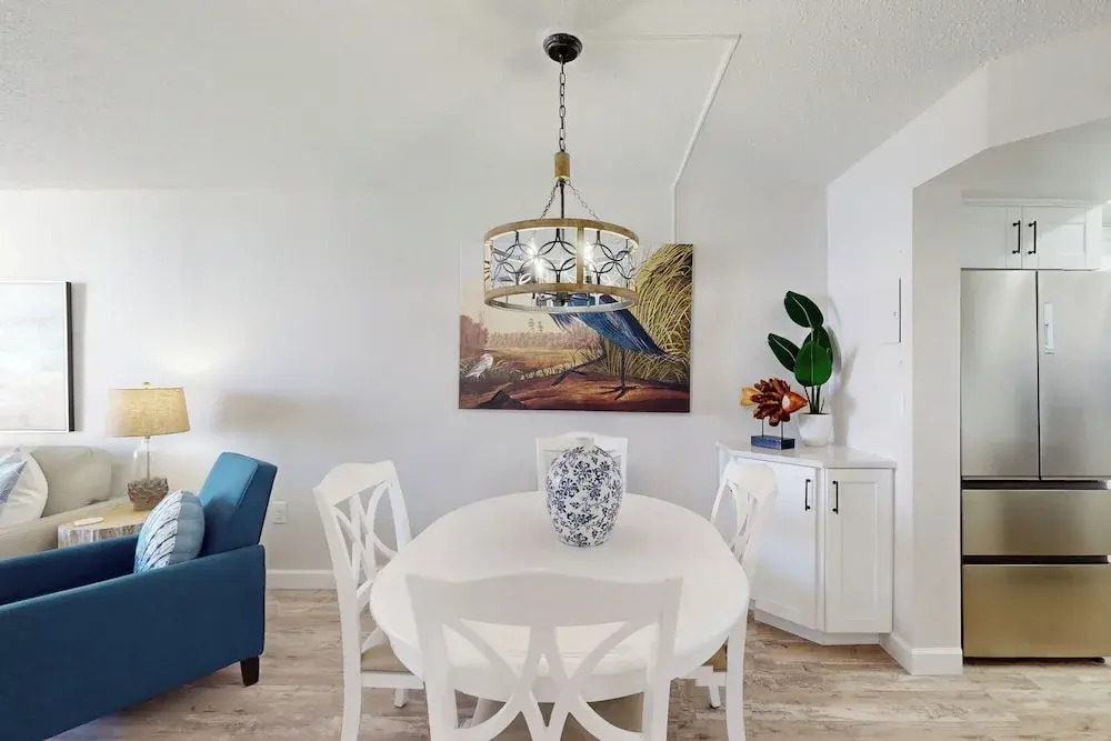 1BR Stylish Condo w/ Ocean Views, Pool