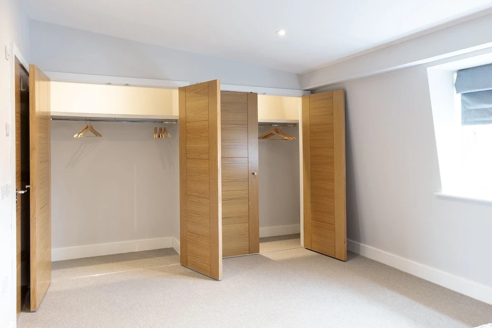 Immaculate Central Windsor Town House with parking