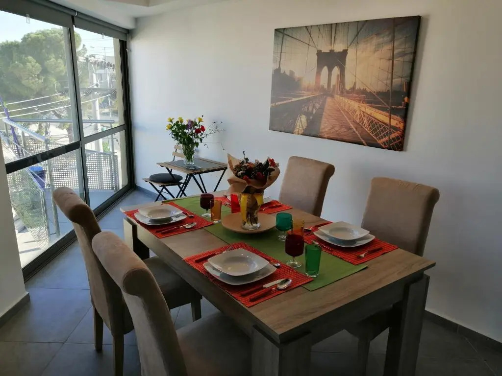 Spacious & Modern Studio Apartment Near the Airport