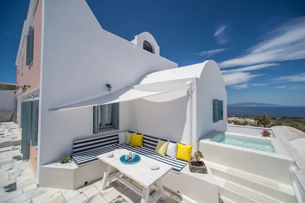 Oia Captain's Villa