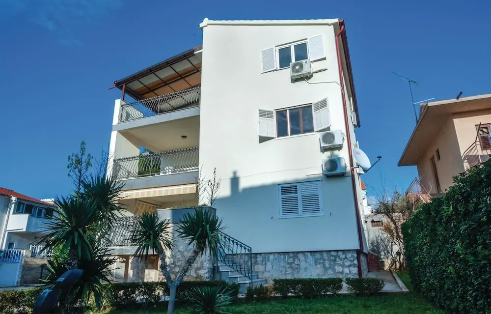 Beautiful Home in Zaboric With Wifi and 3 Bedrooms