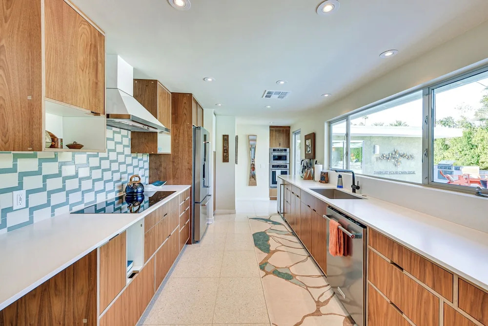 2 Mi to Downtown: Luxe Palm Springs Home!