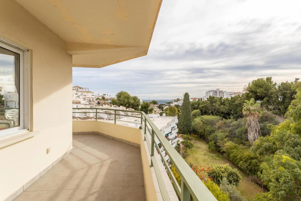 Bright and Spacious 2 Bed Apt