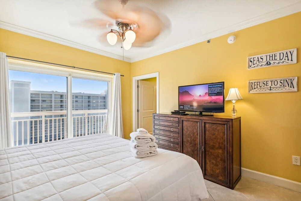 Harbor Landing 601b 3 Bedroom Condo by RedAwning