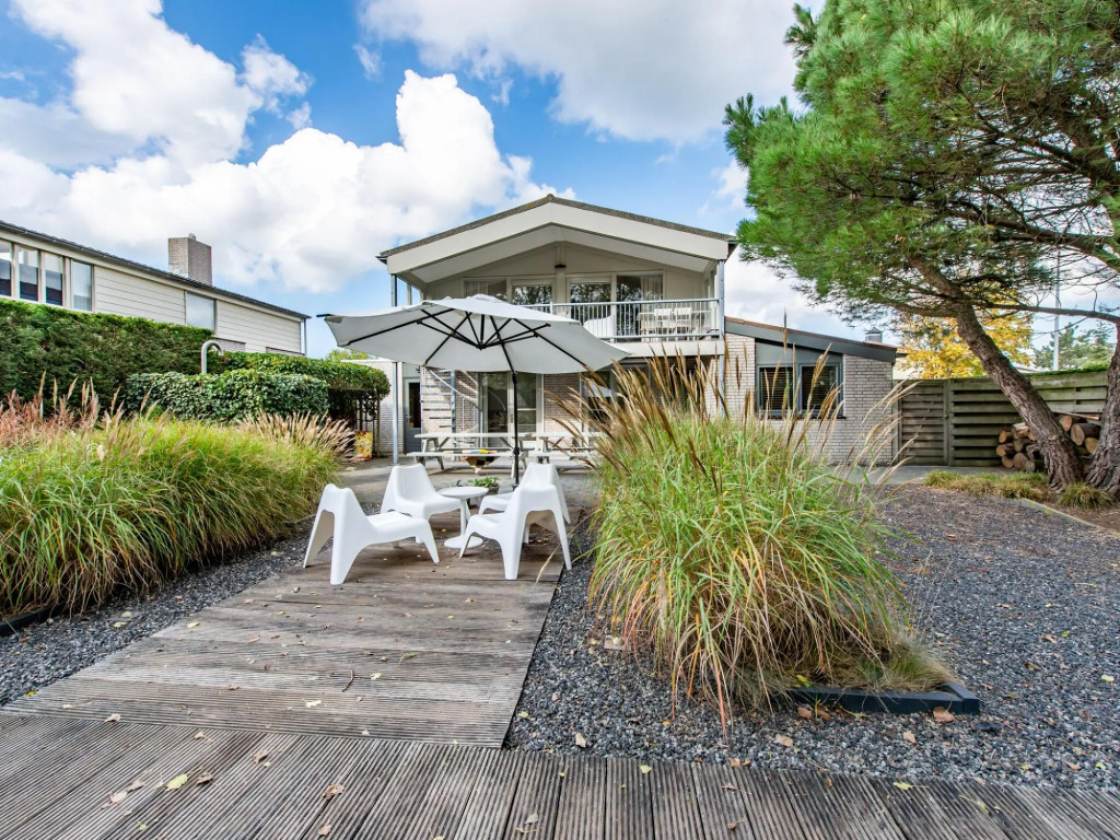Bungalow near Marina and Beach Kamperland