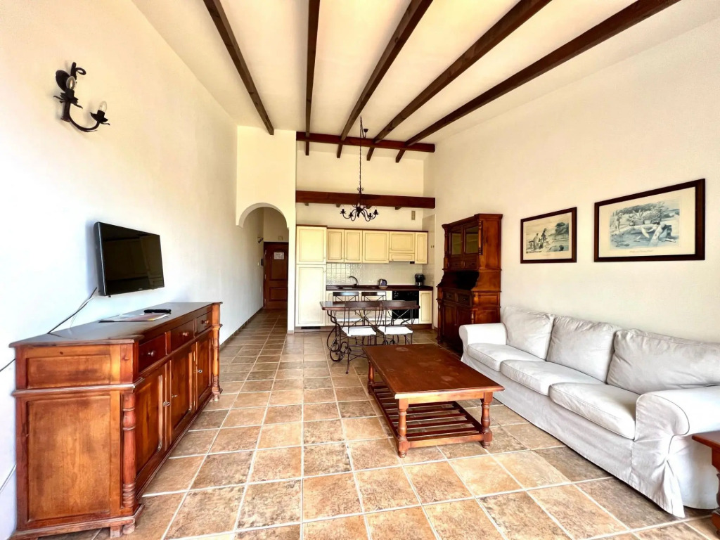 Stunning views beside the beach, apt. with pool