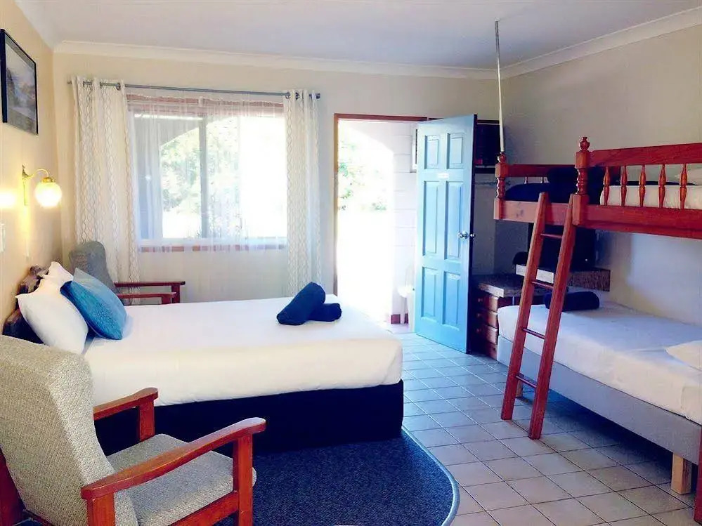 Paradise Court Holiday Units