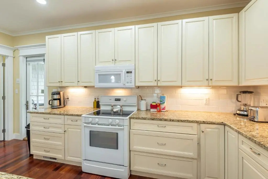 New Listing -114A W Hudson Ave - Open Layout - Close to Everything