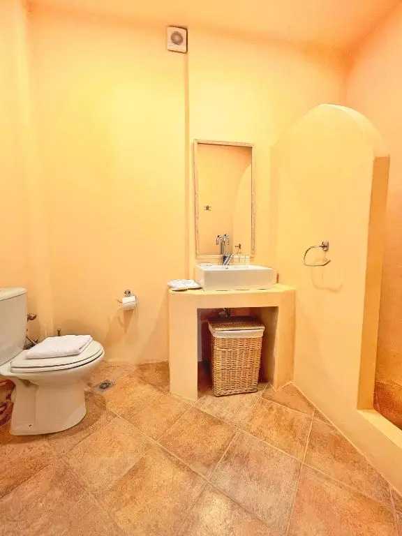 Spacious & Cozy Flat 5 mins to Batsi Bay