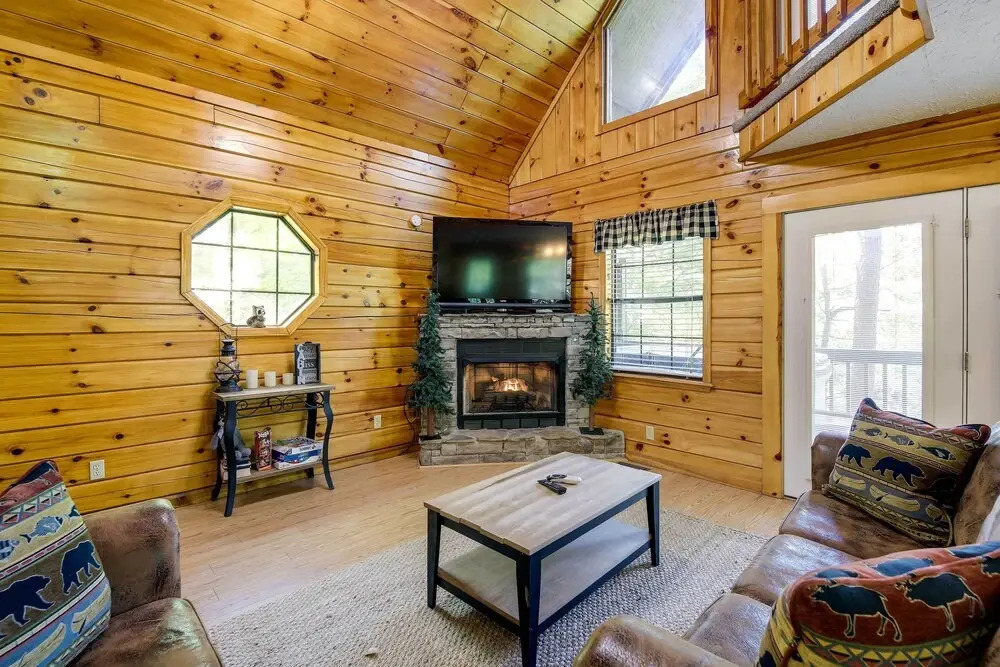 Sevierville Cabin w/ Hot Tub, Views & Pool Access!