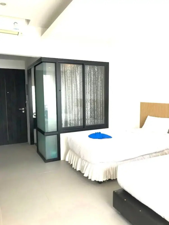 Rockstar Beach Apartments