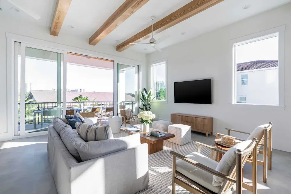 Rendezvous by Avantstay Modern Haven w/ Game Room, Roof Top, Pool & Close to Beach!