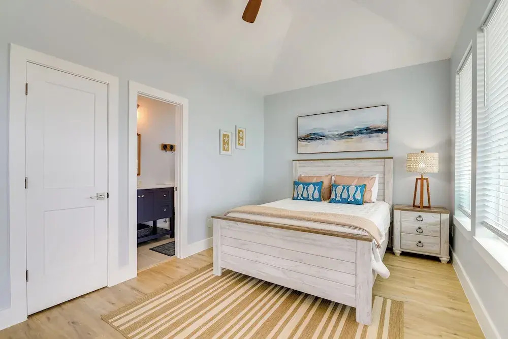 Steps to Beach: Vibrant House in Galveston!