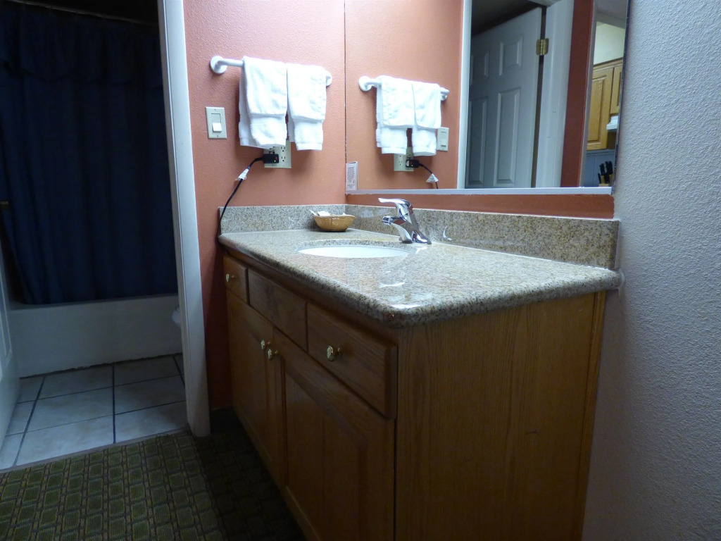 Coronada Inn & Suites