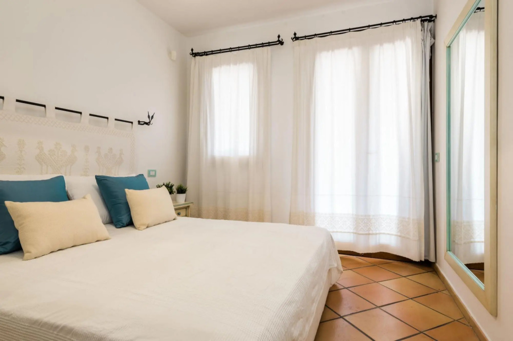 The apartment with garden and sea view  has 1 double bedroom and a twin bedroom, a bathroom with sho-Pedra Rosa A1