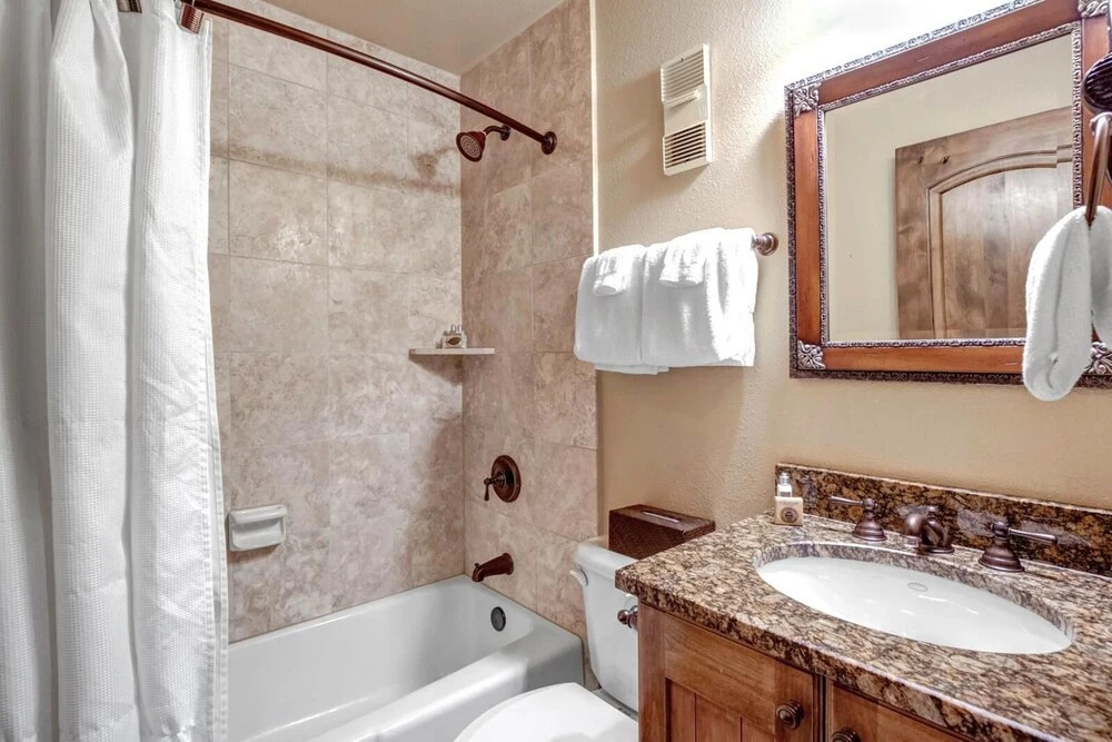 K B M Resorts- Cbi-307 Upgraded 1bd, Wood Fireplace, Full Kitchen, Wifi, Walk to Slopes!