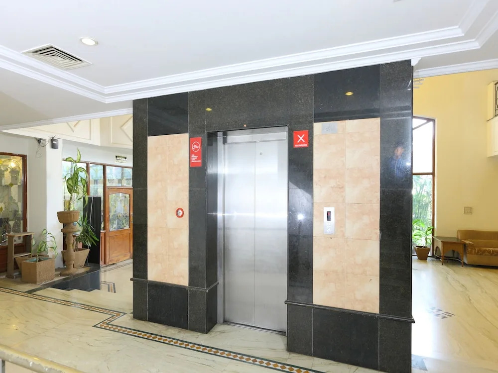 OYO 1081 Hotel Sindhu International