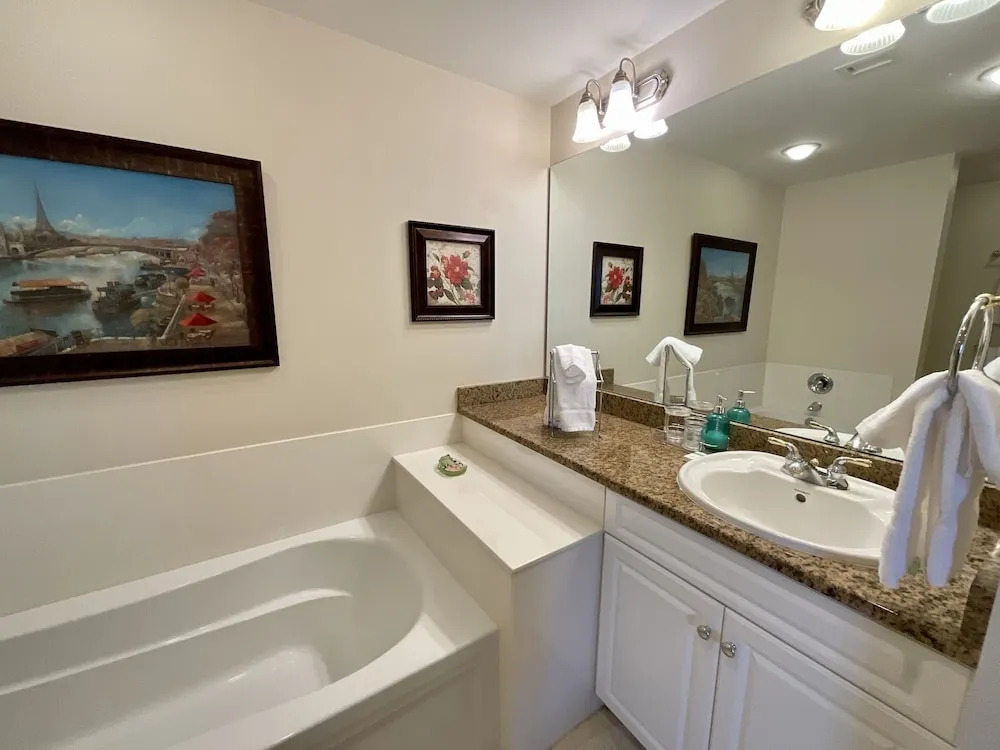 Corner Oceanfront 16th Floor Beauty With Access To All Amenities 4 Bedroom Condo