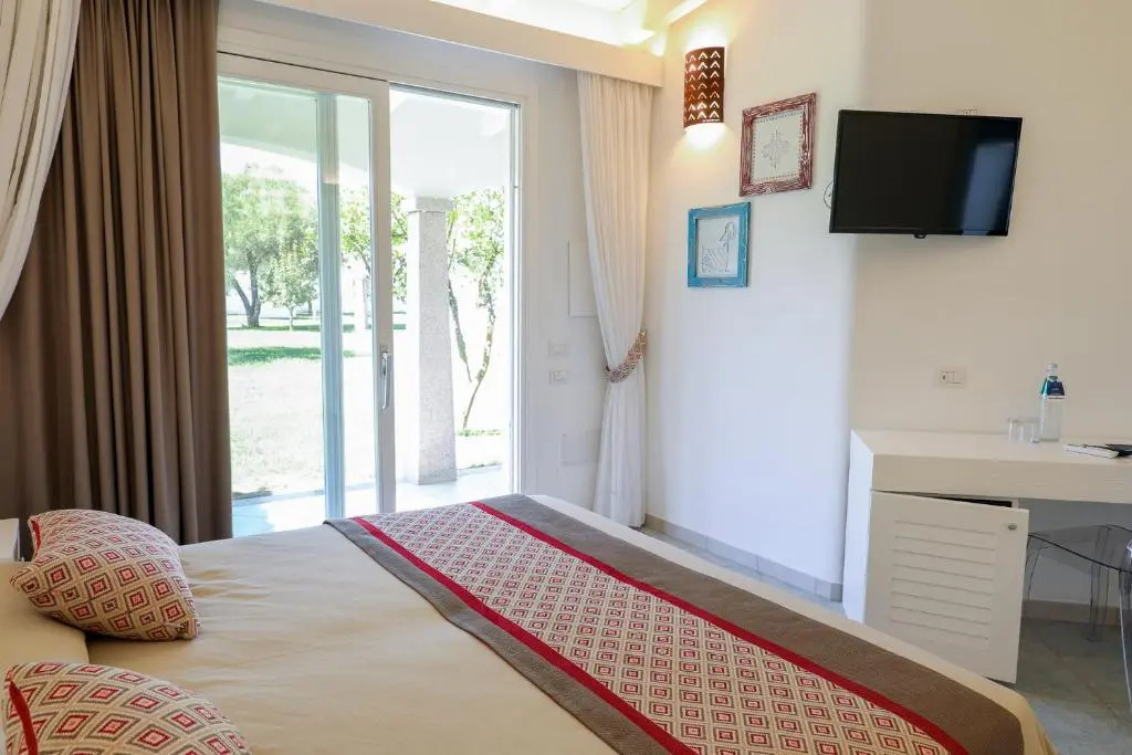 Limone Beach Resort