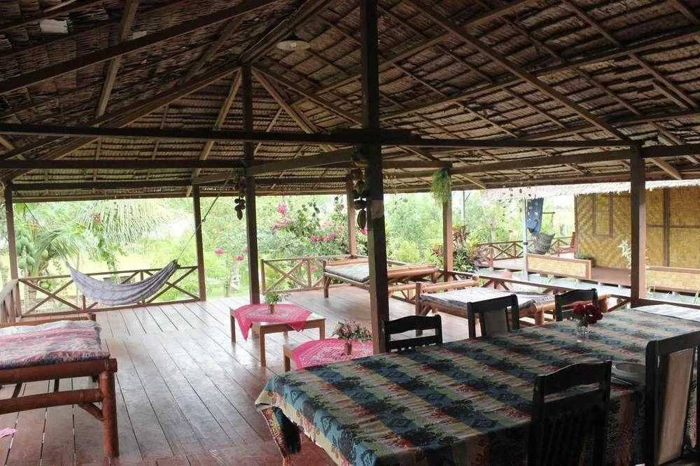 Simeulue Nanik Surfcamp