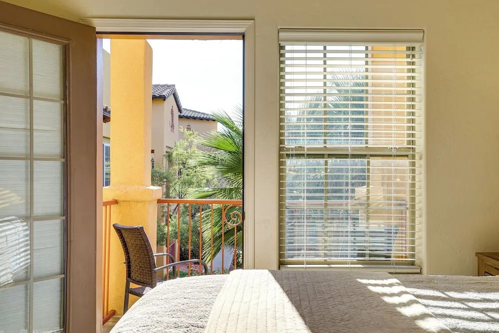 Inviting Las Cruces Condo < 1 Mi to Mesilla Plaza!