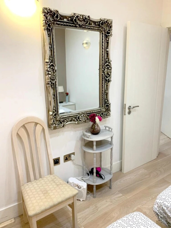 House With one Bedroom in Greater London, With Wonderful City View, Terrace and Wifi