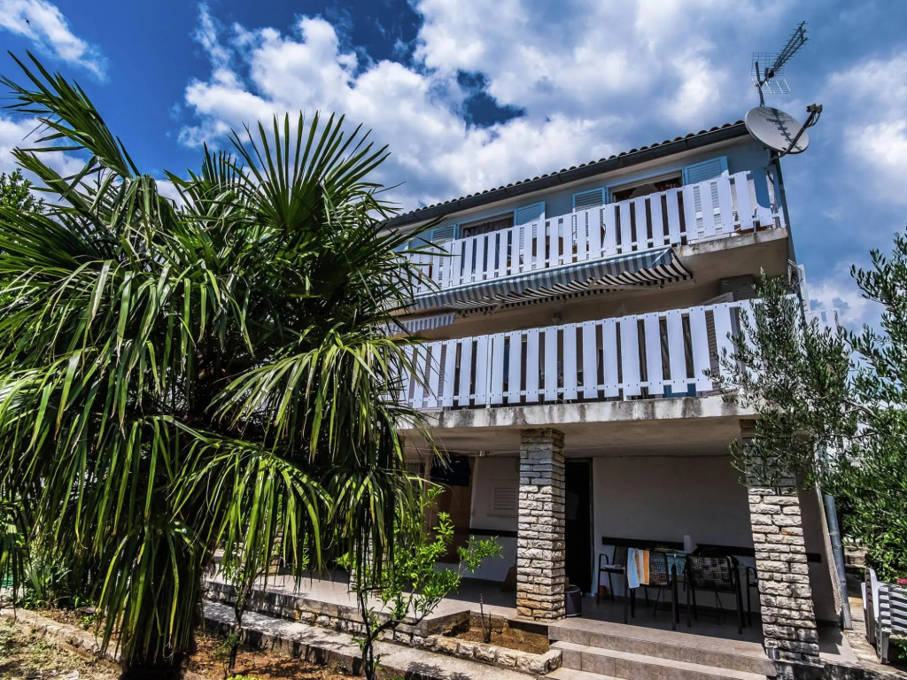 Apartment in Seline With Garden
