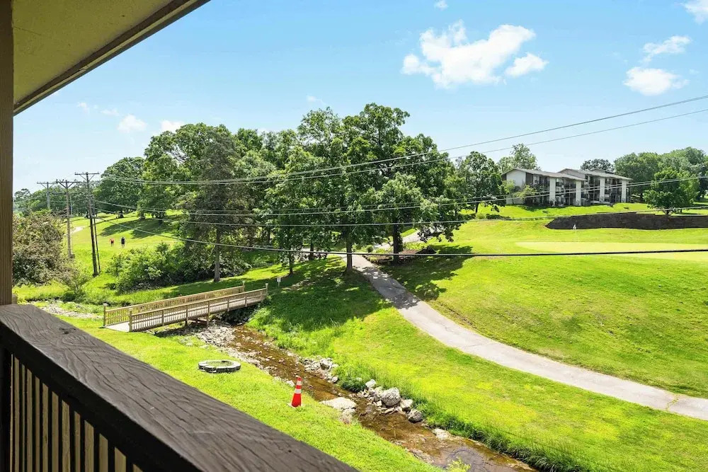 Quittin' Time Stay for 6 With Golf Course Views & Resort Amenities