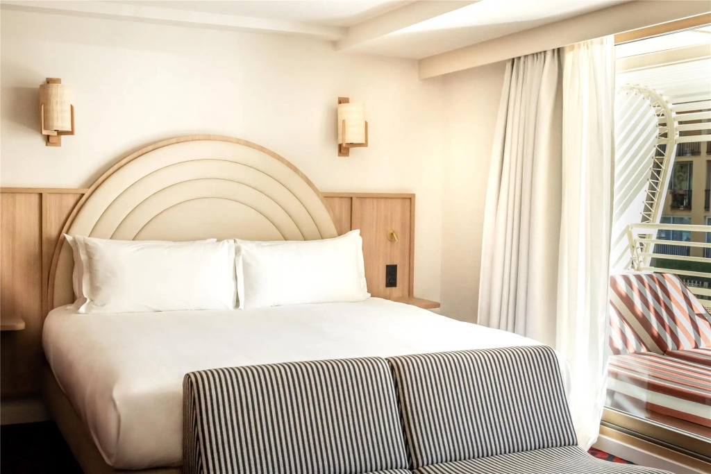 Hotel Ventura Saint-Tropez, Tapestry Collection By Hilton