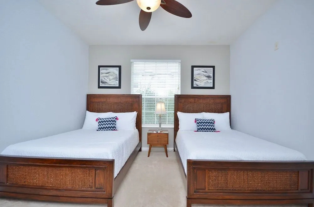 Palmavera Deluxe 3 Bedroom Condo by Redawning