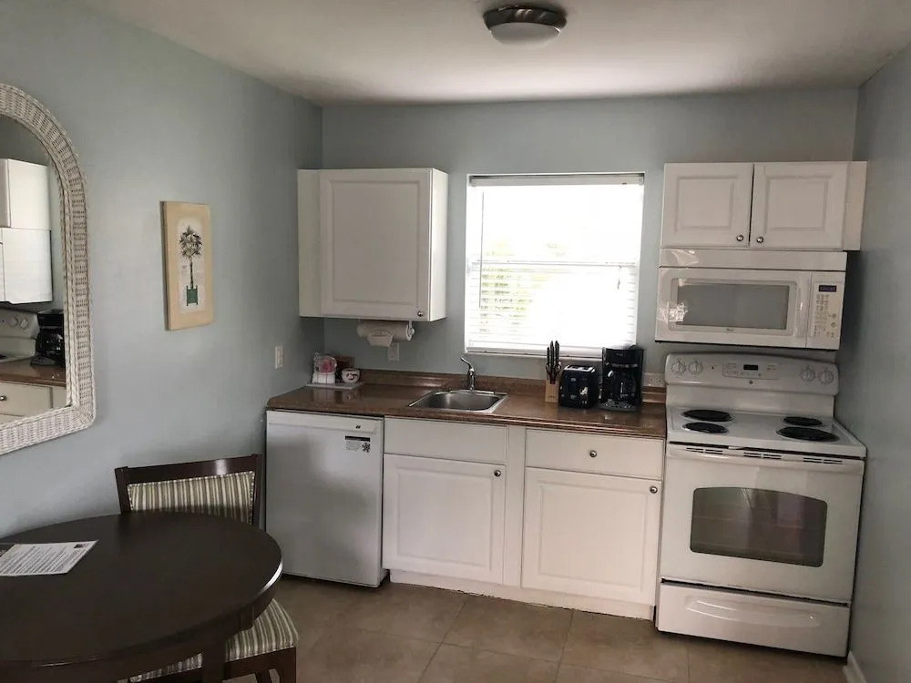 Marco Island Lakeside Inn