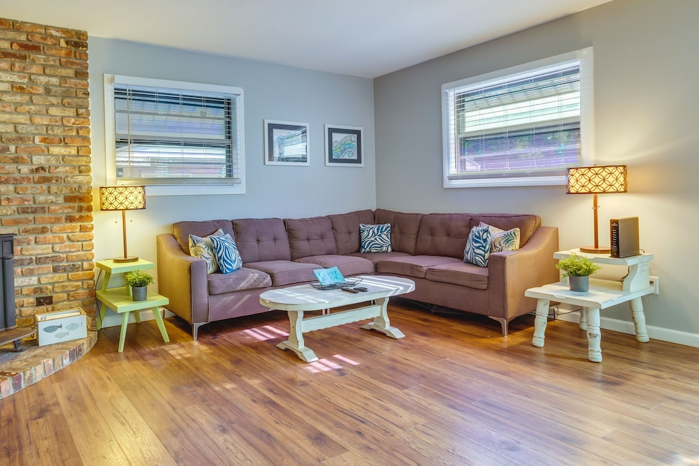 Charming Pensacola Vacation Rental - 3 Mi to Dtwn