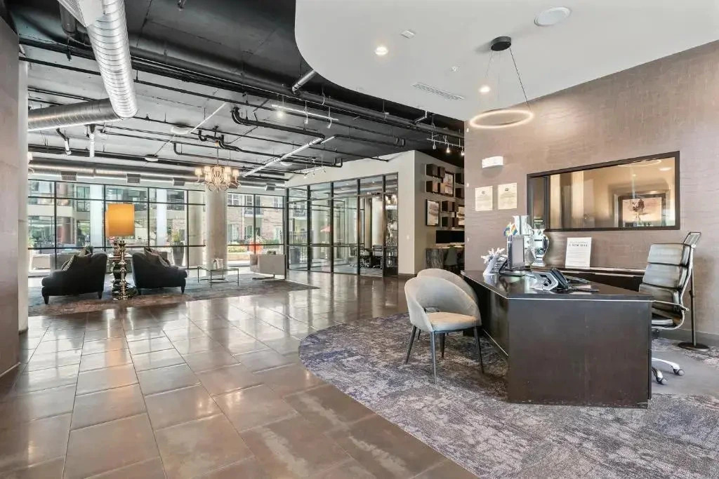Luxurious - King Sized BED - MED Center Fully Equipped Condo