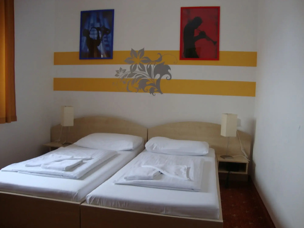 Lenas Donau Hotel