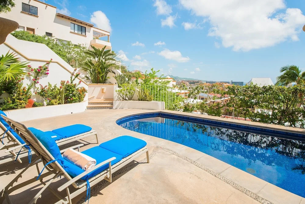 Steps From Downtown & Marina, 6 Bedrooms for 14 People; Villa Victoria