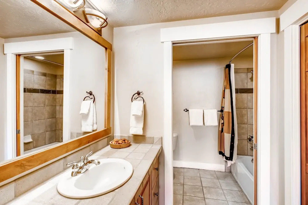 Town Pointe B203 3 Bedroom Condo by RedAwning