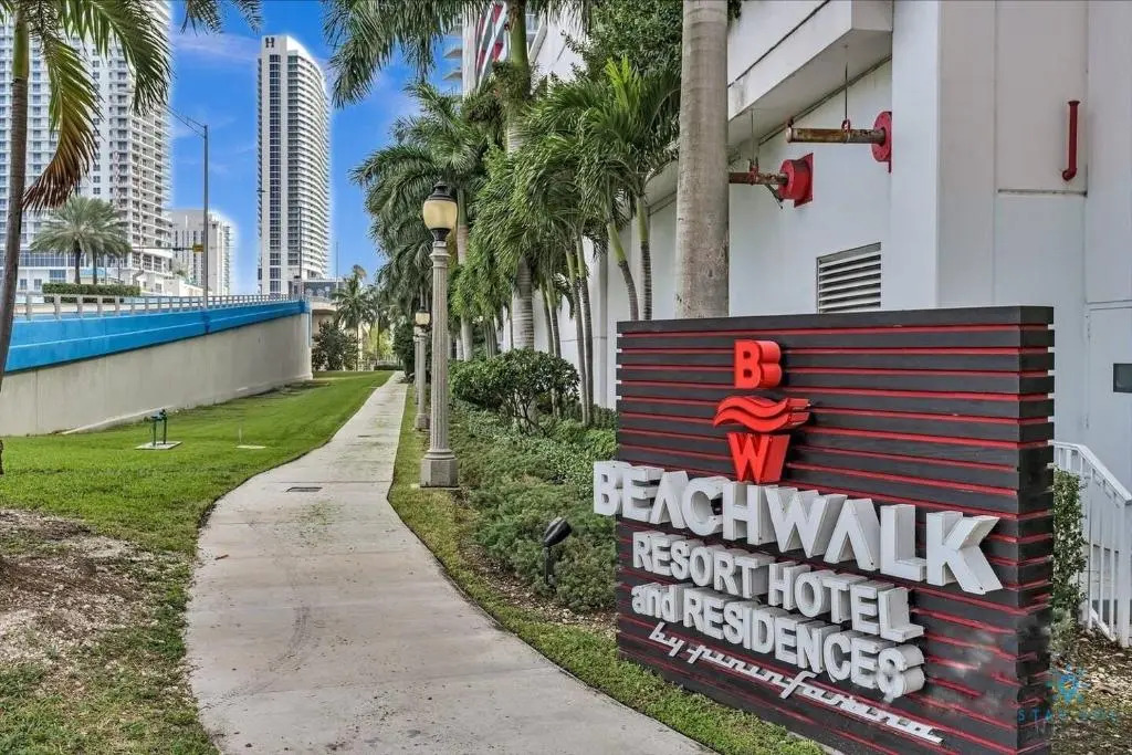 MODERN Resort BALCONY ENDLESS VIEWS Resort w POOL 2BR 2 BR