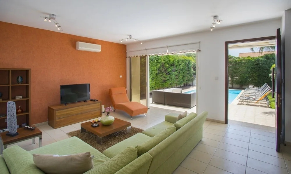Soothing Sunset Villa, 200m to the Beach