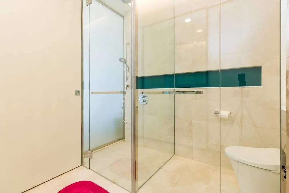 Chic Tropicana Home by Guestready