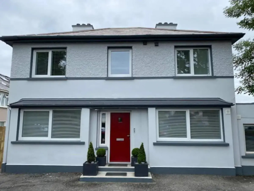 Location Location - Gorgeous 3 Bed Apartment in Killarney