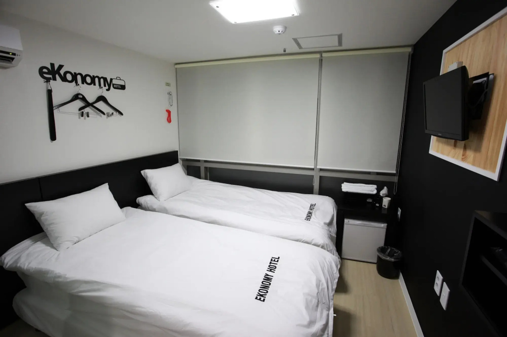 Ekonomy Hotel Myeongdong Premier