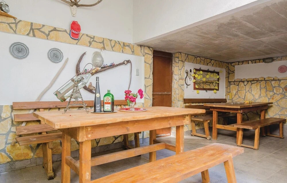 Nice Home in Sreser With Wifi and 3 Bedrooms