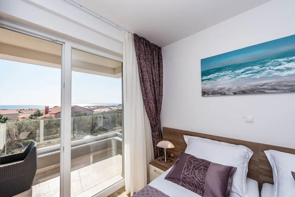Apartments with pool Villa Zora