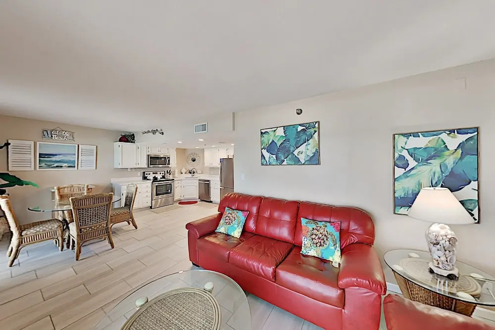 Walkable Gulf-front Perch: Oversize Balcony & Pool 2 Bedroom Condo