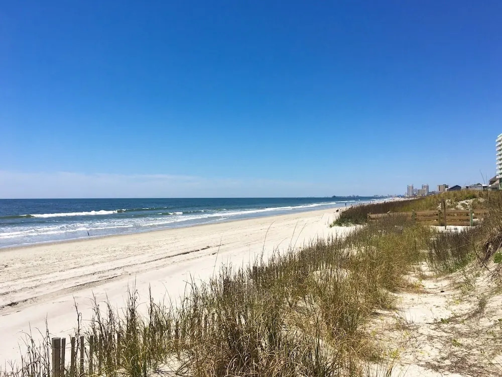 Top-floor Beachfront W/ Pool & Balcony 2 Bedroom Condo