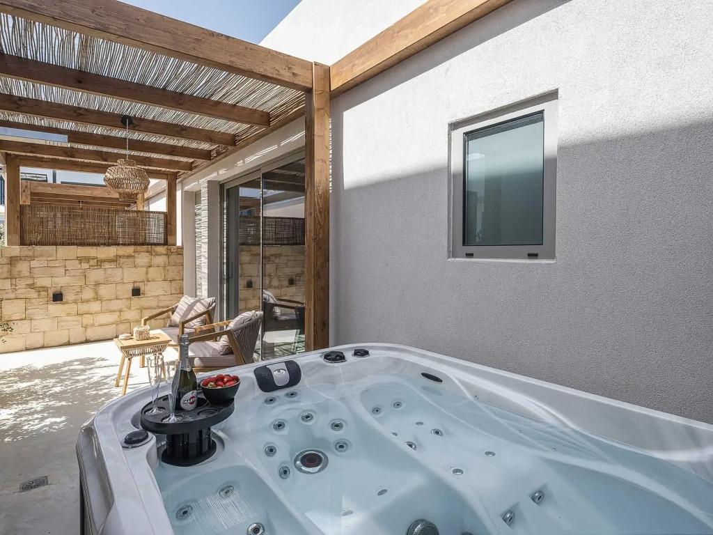 Vanilla Suites with Hot Tub